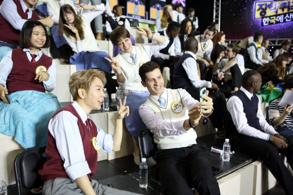 "엘리베이터 ‘만원’ 표시에 계단만 탔어요" 기사 이미지